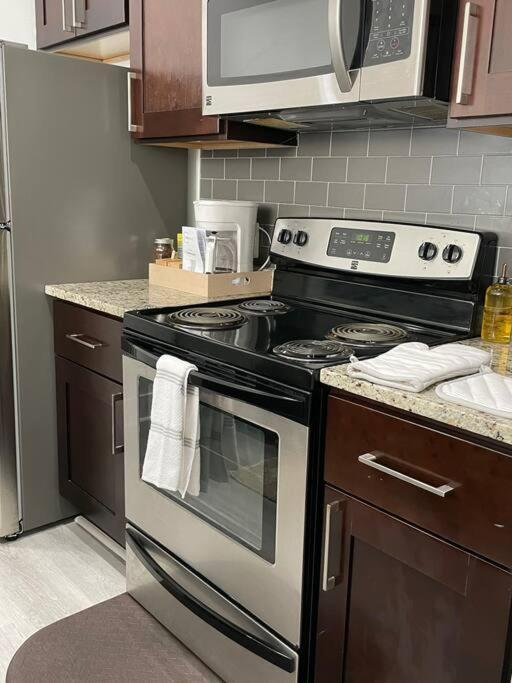 Cozy, High Rise, Large Studio Facing Downtown . Lägenhet Baltimore Exteriör bild