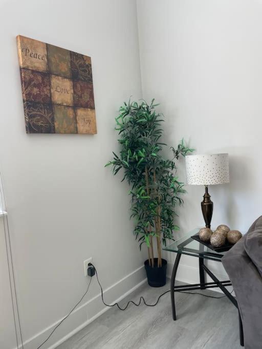 Cozy, High Rise, Large Studio Facing Downtown . Lägenhet Baltimore Exteriör bild